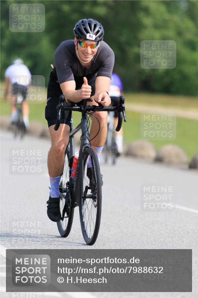 15.06.2025 - 27. Vierlanden-Triathlon H.Heesch http://msf.ph/oto/7988632 15.06.2025 09:26:29 Radfahren 5, 81, 84, 187 meine-sportfotos.de
