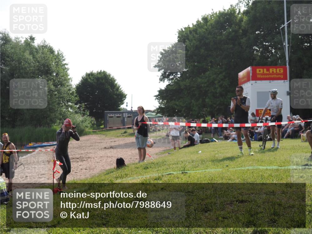 15.06.2025 - 27. Vierlanden-Triathlon KatJ http://msf.ph/oto/7988649 15.06.2025 09:06:13 Schwimmen 216 meine-sportfotos.de