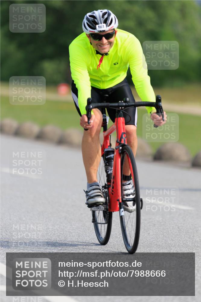 15.06.2025 - 27. Vierlanden-Triathlon H.Heesch http://msf.ph/oto/7988666 15.06.2025 09:26:42 Radfahren 47, 152, 161 meine-sportfotos.de