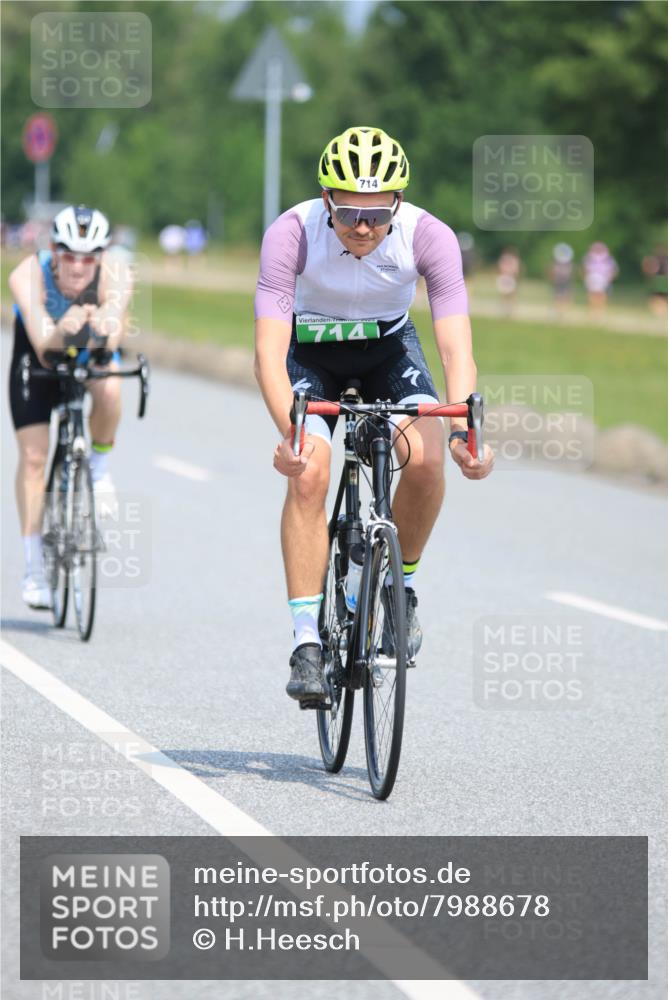 21.06.2025 - 27. Vierlanden-Triathlon H.Heesch http://msf.ph/oto/7988678 15.06.2025 11:43:36 Radfahren 210, 714, 731, 738, 855 meine-sportfotos.de