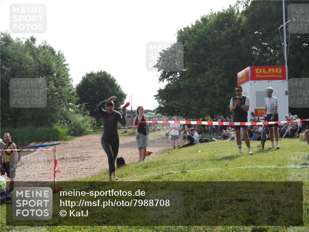 15.06.2025 - 27. Vierlanden-Triathlon KatJ http://msf.ph/oto/7988708 15.06.2025 09:06:14 Schwimmen 216 meine-sportfotos.de