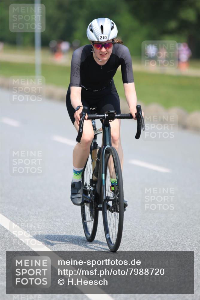 21.06.2025 - 27. Vierlanden-Triathlon H.Heesch http://msf.ph/oto/7988720 15.06.2025 11:43:42 Radfahren 58, 210, 738, 769 meine-sportfotos.de