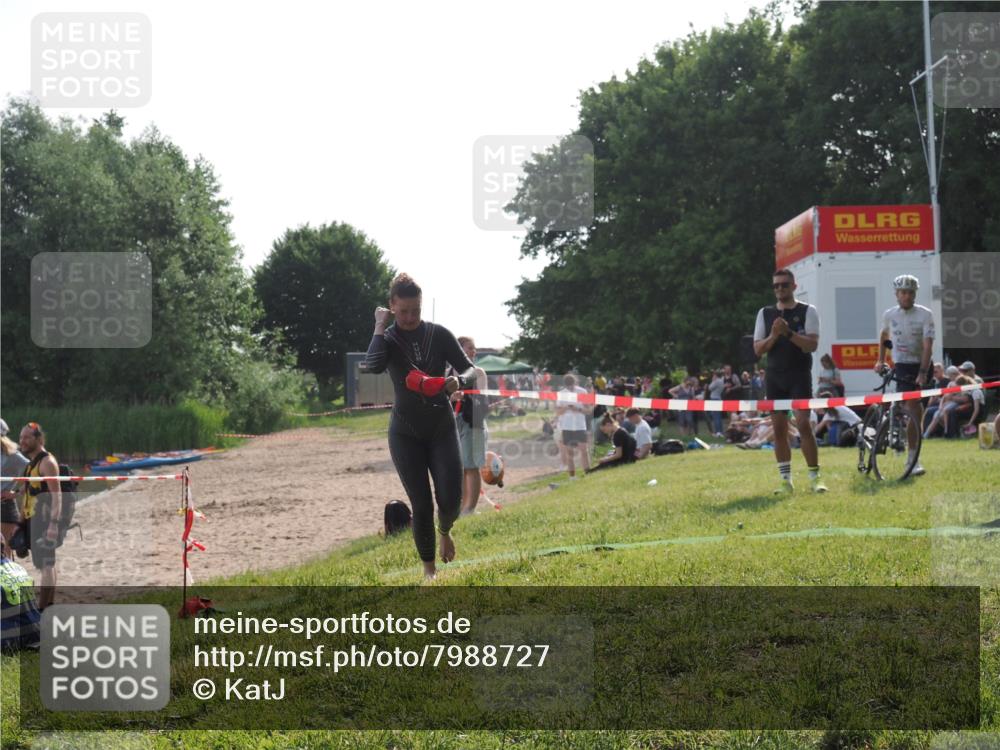 15.06.2025 - 27. Vierlanden-Triathlon KatJ http://msf.ph/oto/7988727 15.06.2025 09:06:15 Schwimmen 216 meine-sportfotos.de