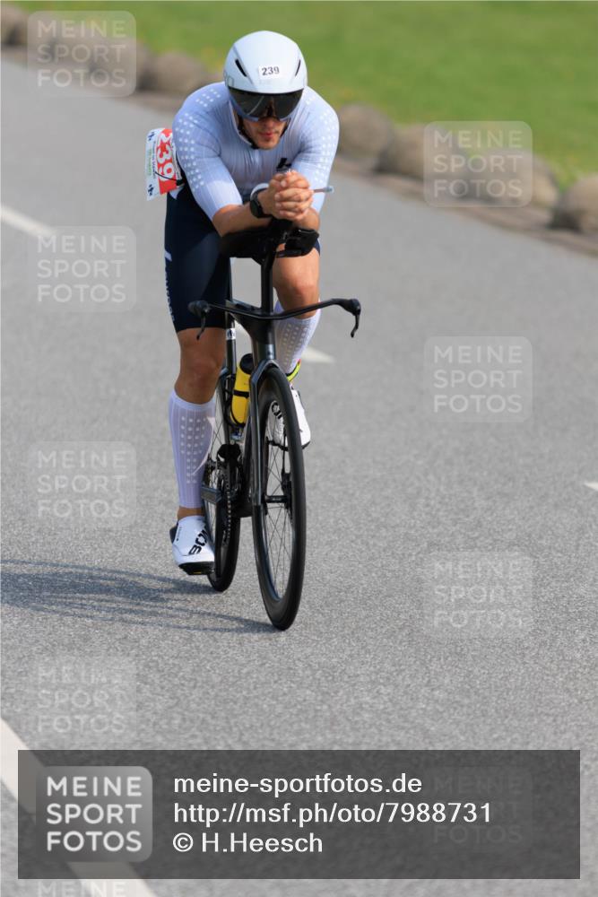 15.06.2025 - 27. Vierlanden-Triathlon H.Heesch http://msf.ph/oto/7988731 15.06.2025 09:27:54 Radfahren 104, 202, 239 meine-sportfotos.de