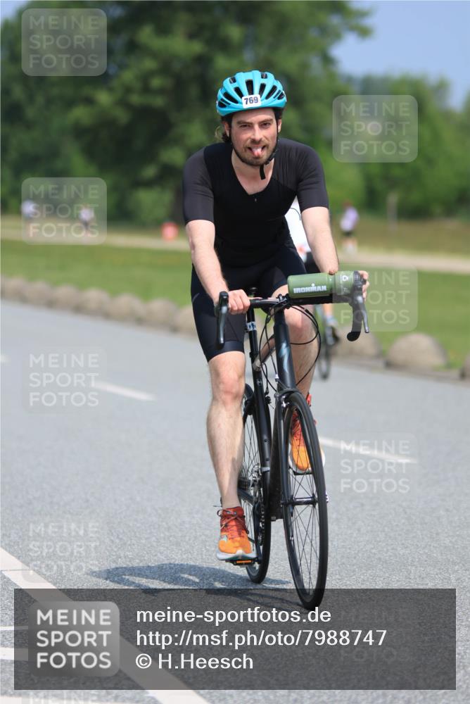 21.06.2025 - 27. Vierlanden-Triathlon H.Heesch http://msf.ph/oto/7988747 15.06.2025 11:43:51 Radfahren 769, 837 meine-sportfotos.de