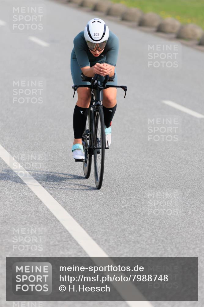15.06.2025 - 27. Vierlanden-Triathlon H.Heesch http://msf.ph/oto/7988748 15.06.2025 09:27:58 Radfahren 104, 202 meine-sportfotos.de