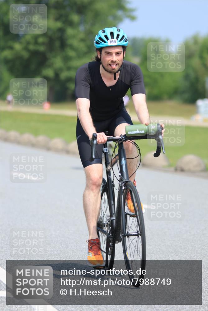 21.06.2025 - 27. Vierlanden-Triathlon H.Heesch http://msf.ph/oto/7988749 15.06.2025 11:43:51 Radfahren 769, 837 meine-sportfotos.de