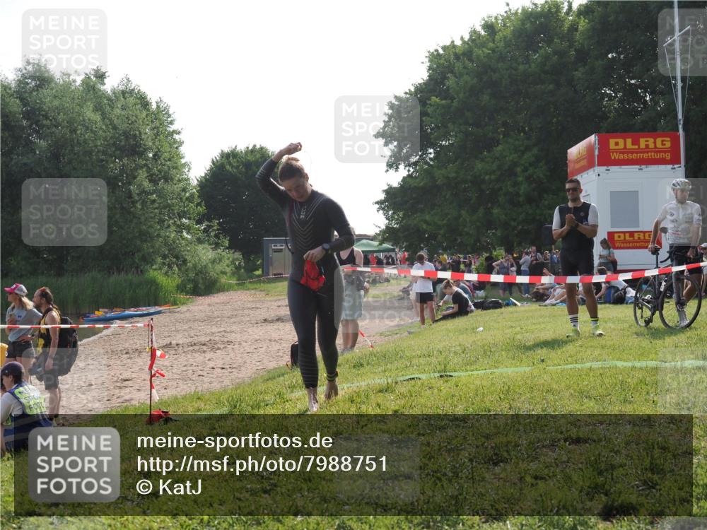 15.06.2025 - 27. Vierlanden-Triathlon KatJ http://msf.ph/oto/7988751 15.06.2025 09:06:15 Schwimmen 216 meine-sportfotos.de
