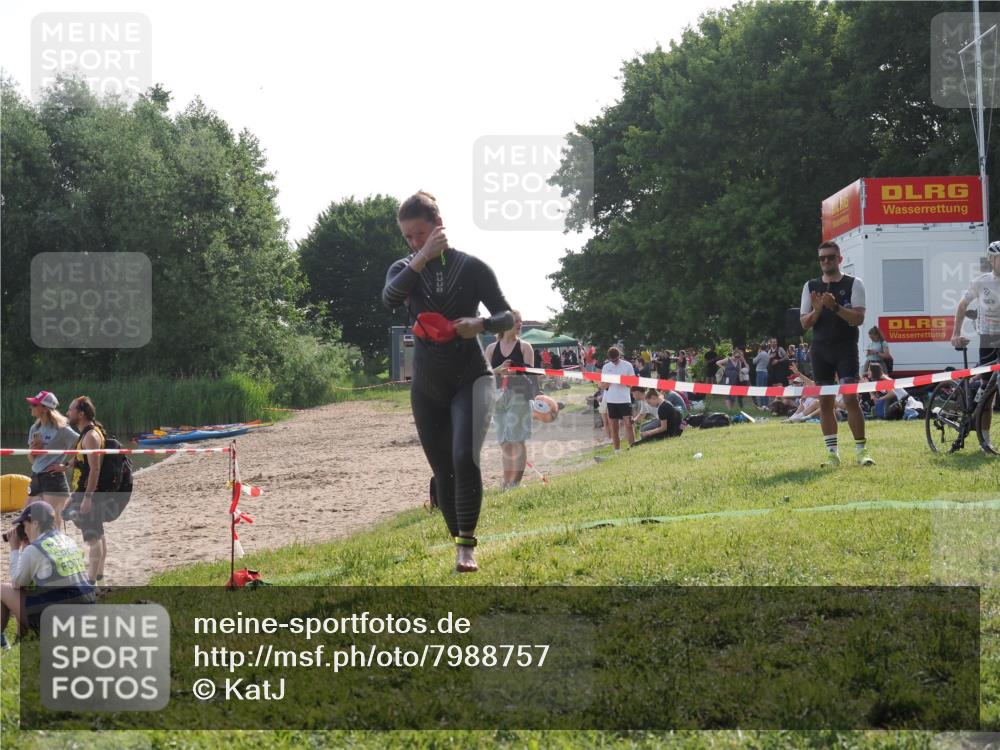 15.06.2025 - 27. Vierlanden-Triathlon KatJ http://msf.ph/oto/7988757 15.06.2025 09:06:16 Schwimmen 216 meine-sportfotos.de