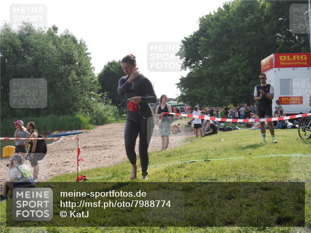 15.06.2025 - 27. Vierlanden-Triathlon KatJ http://msf.ph/oto/7988774 15.06.2025 09:06:16 Schwimmen 216 meine-sportfotos.de