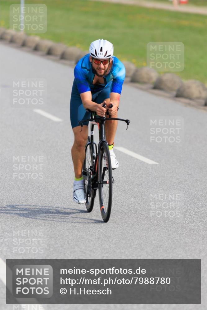 15.06.2025 - 27. Vierlanden-Triathlon H.Heesch http://msf.ph/oto/7988780 15.06.2025 09:28:28 Radfahren 113, 154 meine-sportfotos.de