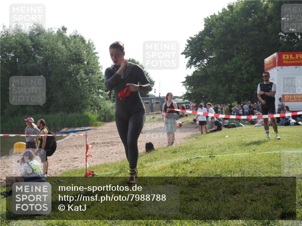 15.06.2025 - 27. Vierlanden-Triathlon KatJ http://msf.ph/oto/7988788 15.06.2025 09:06:16 Schwimmen 216 meine-sportfotos.de