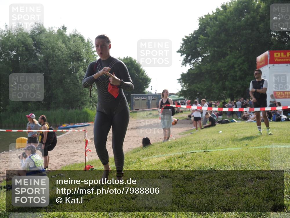 15.06.2025 - 27. Vierlanden-Triathlon KatJ http://msf.ph/oto/7988806 15.06.2025 09:06:16 Schwimmen 216 meine-sportfotos.de