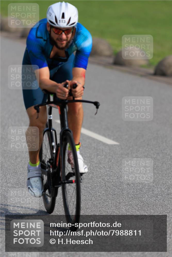 15.06.2025 - 27. Vierlanden-Triathlon H.Heesch http://msf.ph/oto/7988811 15.06.2025 09:28:29 Radfahren 113, 116, 154 meine-sportfotos.de