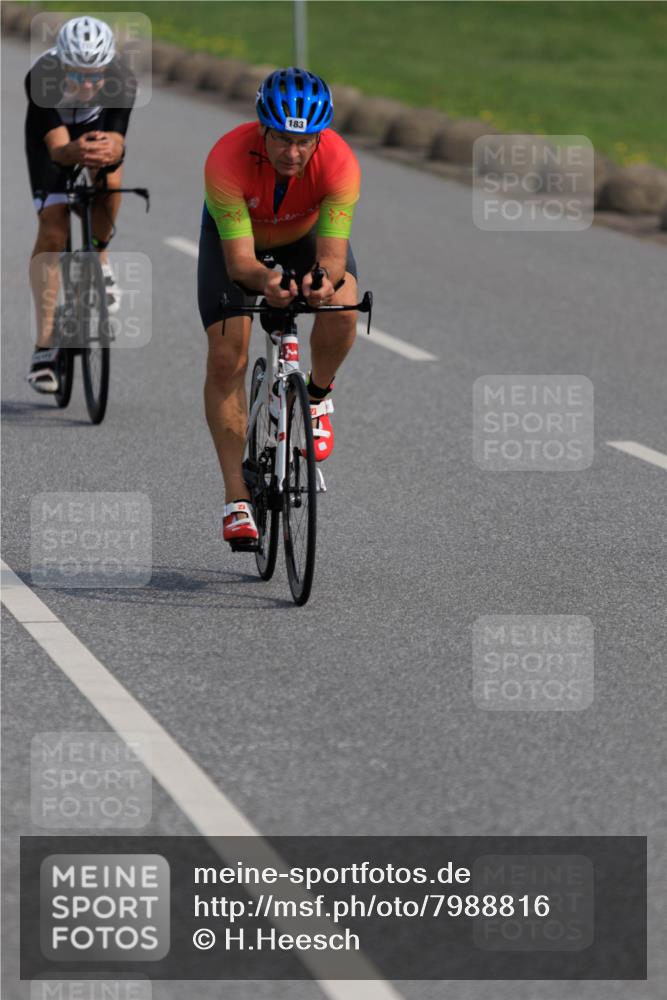 15.06.2025 - 27. Vierlanden-Triathlon H.Heesch http://msf.ph/oto/7988816 15.06.2025 09:28:51 Radfahren 172, 183, 233 meine-sportfotos.de