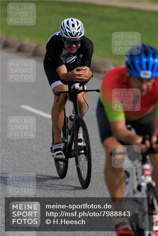 15.06.2025 - 27. Vierlanden-Triathlon H.Heesch http://msf.ph/oto/7988843 15.06.2025 09:28:53 Radfahren 172, 183, 233 meine-sportfotos.de