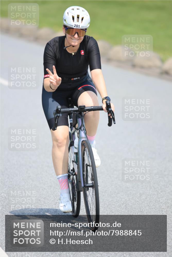 21.06.2025 - 27. Vierlanden-Triathlon H.Heesch http://msf.ph/oto/7988845 15.06.2025 11:44:33 Radfahren 201 meine-sportfotos.de