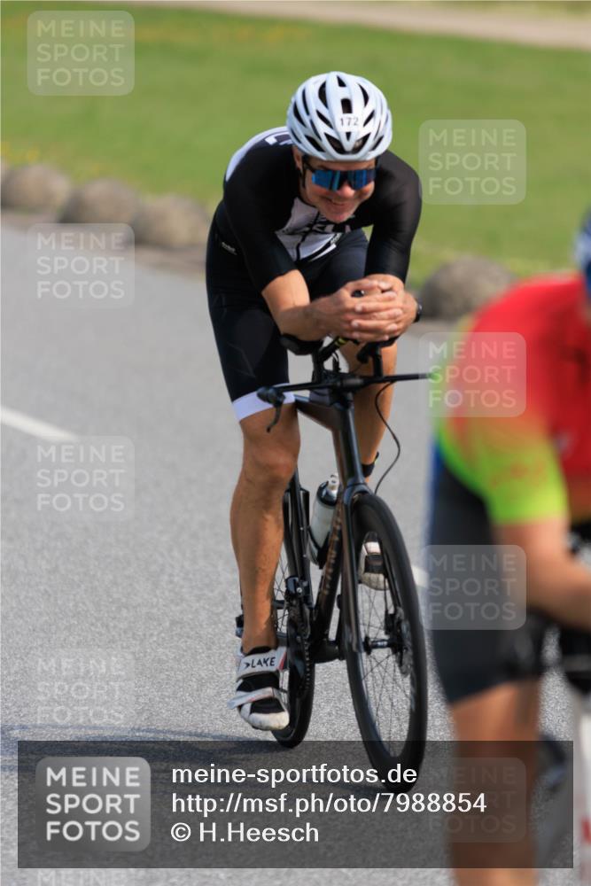 15.06.2025 - 27. Vierlanden-Triathlon H.Heesch http://msf.ph/oto/7988854 15.06.2025 09:28:53 Radfahren 172, 183, 233 meine-sportfotos.de