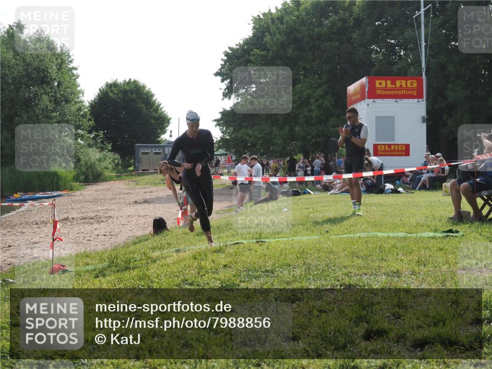 15.06.2025 - 27. Vierlanden-Triathlon KatJ http://msf.ph/oto/7988856 15.06.2025 09:06:59 Schwimmen 212, 251 meine-sportfotos.de