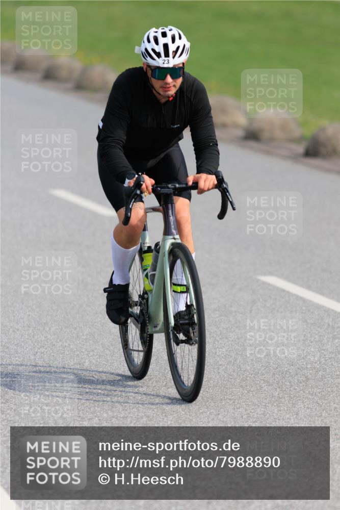 15.06.2025 - 27. Vierlanden-Triathlon H.Heesch http://msf.ph/oto/7988890 15.06.2025 09:29:32 Radfahren 23 meine-sportfotos.de