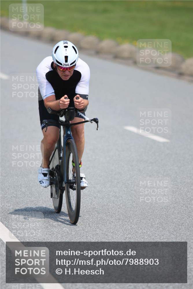 21.06.2025 - 27. Vierlanden-Triathlon H.Heesch http://msf.ph/oto/7988903 15.06.2025 11:45:22 Radfahren 212, 723, 794, 797, 841, 947 meine-sportfotos.de