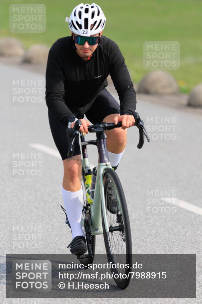 15.06.2025 - 27. Vierlanden-Triathlon H.Heesch http://msf.ph/oto/7988915 15.06.2025 09:29:32 Radfahren 23 meine-sportfotos.de