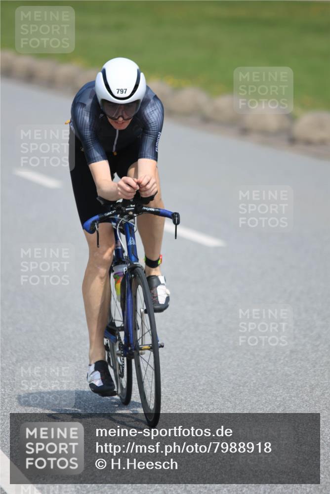 21.06.2025 - 27. Vierlanden-Triathlon H.Heesch http://msf.ph/oto/7988918 15.06.2025 11:45:23 Radfahren 212, 723, 794, 797, 841, 947 meine-sportfotos.de