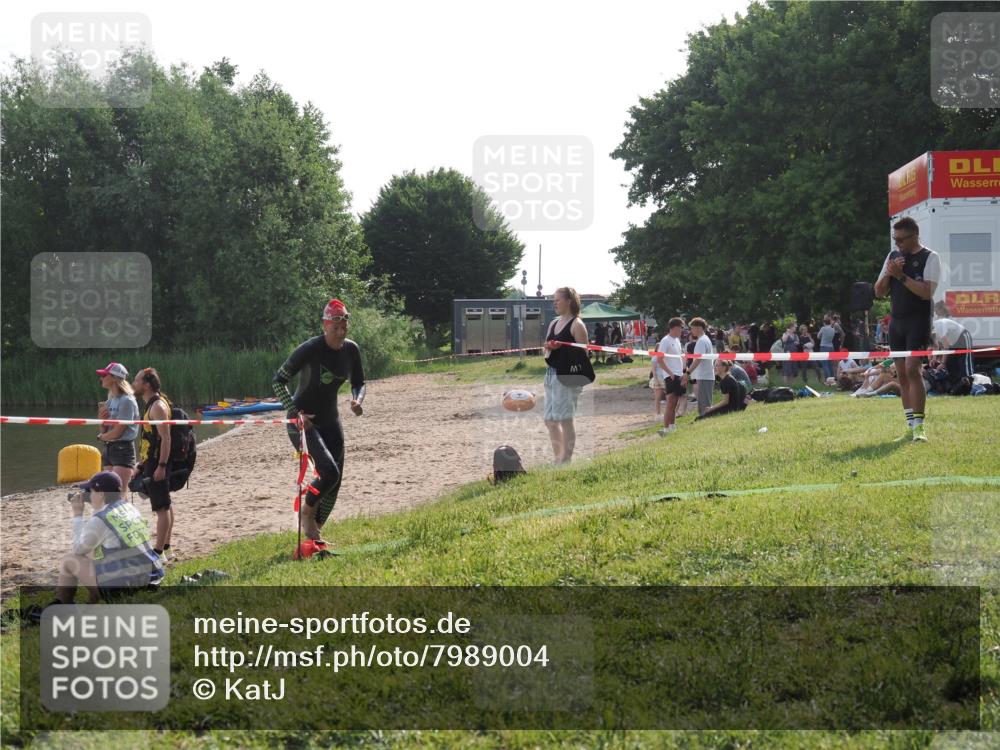 15.06.2025 - 27. Vierlanden-Triathlon KatJ http://msf.ph/oto/7989004 15.06.2025 09:07:02 Schwimmen 212, 251 meine-sportfotos.de