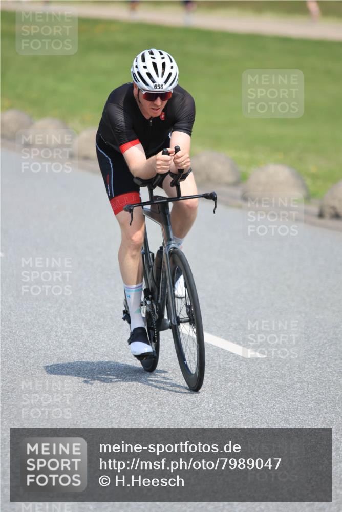 21.06.2025 - 27. Vierlanden-Triathlon H.Heesch http://msf.ph/oto/7989047 15.06.2025 11:46:03 Radfahren 32, 658, 803 meine-sportfotos.de