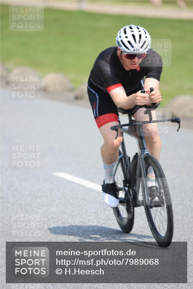 21.06.2025 - 27. Vierlanden-Triathlon H.Heesch http://msf.ph/oto/7989068 15.06.2025 11:46:03 Radfahren 32, 658, 803 meine-sportfotos.de