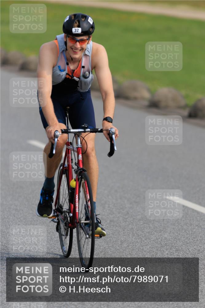 15.06.2025 - 27. Vierlanden-Triathlon H.Heesch http://msf.ph/oto/7989071 15.06.2025 09:30:24 Radfahren 32, 174 meine-sportfotos.de