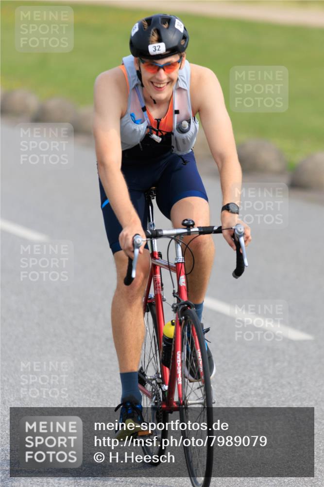 15.06.2025 - 27. Vierlanden-Triathlon H.Heesch http://msf.ph/oto/7989079 15.06.2025 09:30:24 Radfahren 32, 174 meine-sportfotos.de