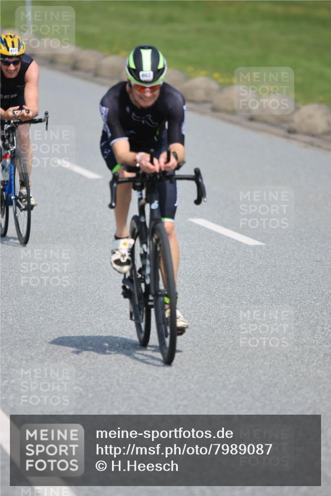 21.06.2025 - 27. Vierlanden-Triathlon H.Heesch http://msf.ph/oto/7989087 15.06.2025 11:46:08 Radfahren 215, 663, 743, 803, 886 meine-sportfotos.de
