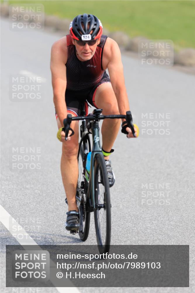 15.06.2025 - 27. Vierlanden-Triathlon H.Heesch http://msf.ph/oto/7989103 15.06.2025 09:30:33 Radfahren 174 meine-sportfotos.de
