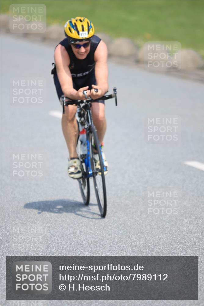 21.06.2025 - 27. Vierlanden-Triathlon H.Heesch http://msf.ph/oto/7989112 15.06.2025 11:46:09 Radfahren 215, 663, 743, 803, 886 meine-sportfotos.de