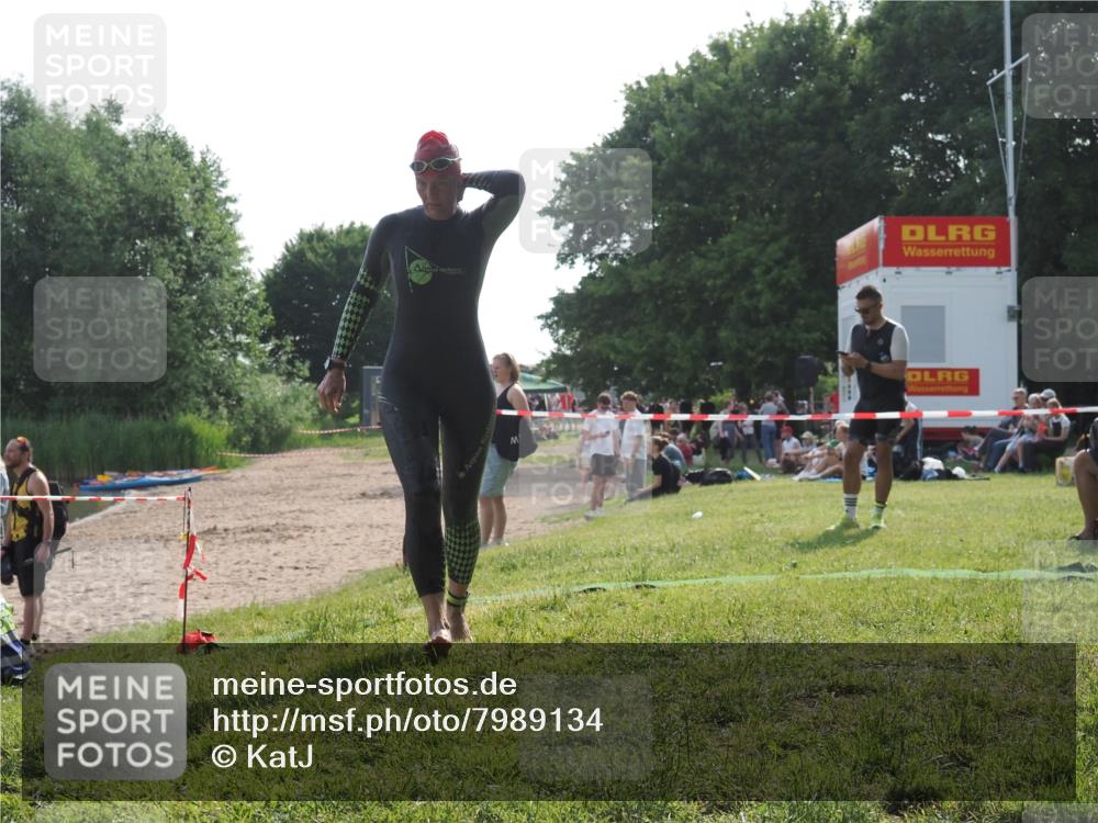 15.06.2025 - 27. Vierlanden-Triathlon KatJ http://msf.ph/oto/7989134 15.06.2025 09:07:05 Schwimmen 212, 231, 251 meine-sportfotos.de