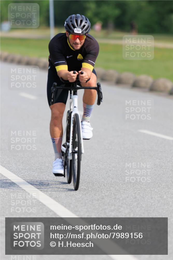 15.06.2025 - 27. Vierlanden-Triathlon H.Heesch http://msf.ph/oto/7989156 15.06.2025 09:31:43 Radfahren 106, 133 meine-sportfotos.de