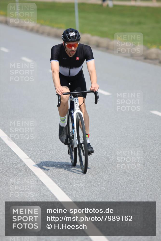21.06.2025 - 27. Vierlanden-Triathlon H.Heesch http://msf.ph/oto/7989162 15.06.2025 11:46:14 Radfahren 215, 231, 663, 743, 886 meine-sportfotos.de