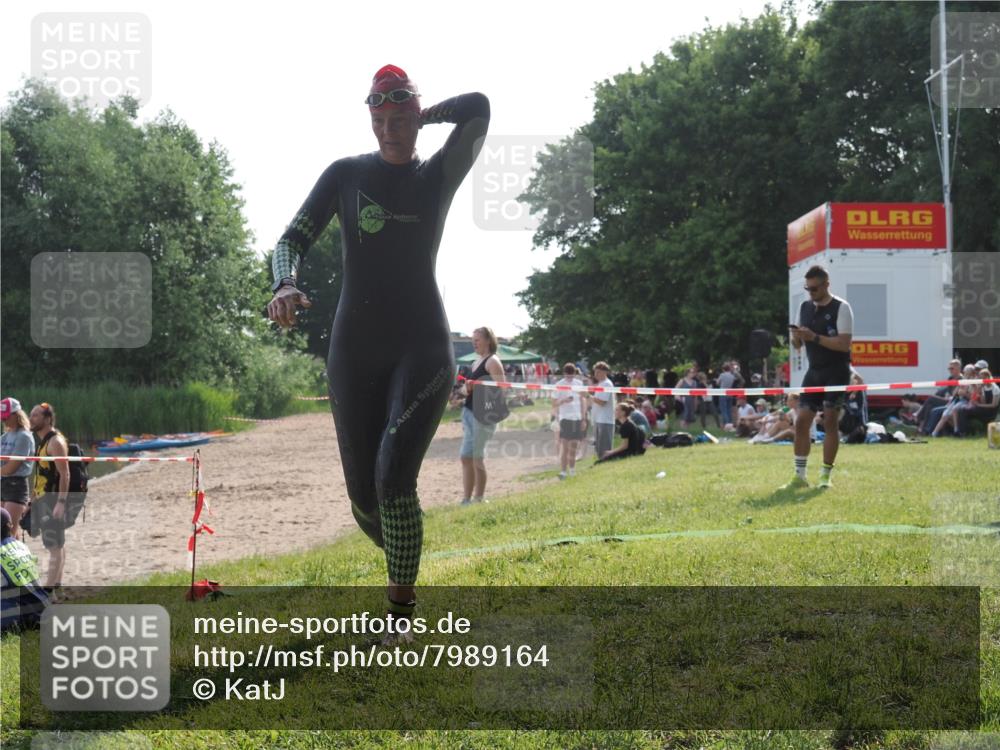 15.06.2025 - 27. Vierlanden-Triathlon KatJ http://msf.ph/oto/7989164 15.06.2025 09:07:05 Schwimmen 212, 231, 251 meine-sportfotos.de