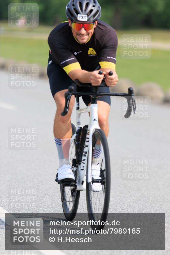 15.06.2025 - 27. Vierlanden-Triathlon H.Heesch http://msf.ph/oto/7989165 15.06.2025 09:31:43 Radfahren 106, 133 meine-sportfotos.de