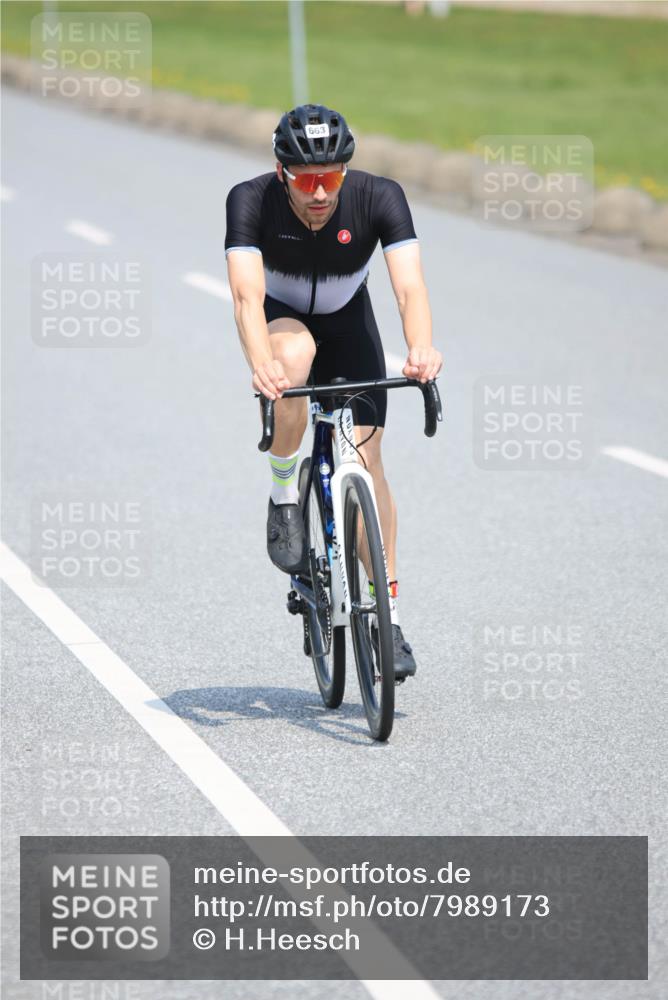 21.06.2025 - 27. Vierlanden-Triathlon H.Heesch http://msf.ph/oto/7989173 15.06.2025 11:46:14 Radfahren 215, 231, 663, 743, 886 meine-sportfotos.de