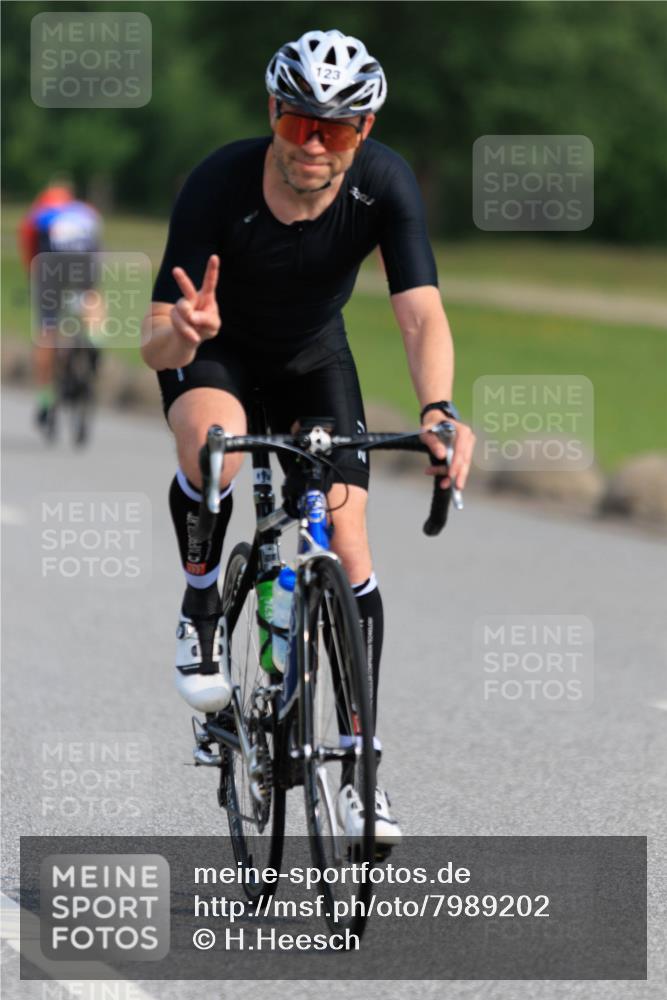 15.06.2025 - 27. Vierlanden-Triathlon H.Heesch http://msf.ph/oto/7989202 15.06.2025 09:32:11 Radfahren 123, 225 meine-sportfotos.de