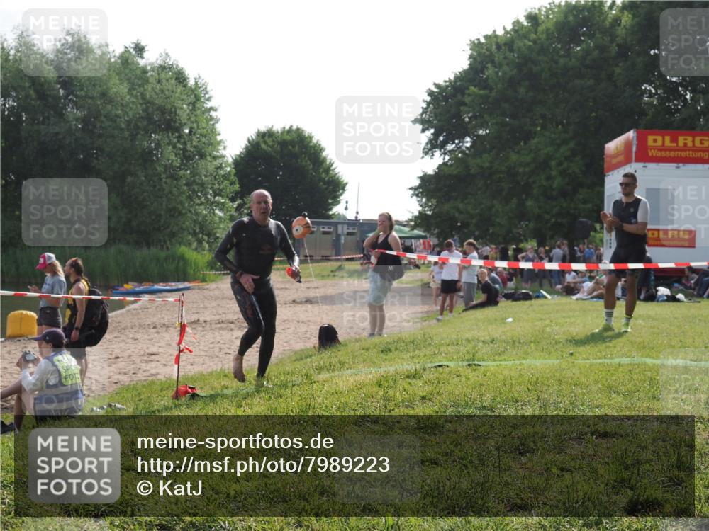 15.06.2025 - 27. Vierlanden-Triathlon KatJ http://msf.ph/oto/7989223 15.06.2025 09:07:11 Schwimmen 231, 251 meine-sportfotos.de