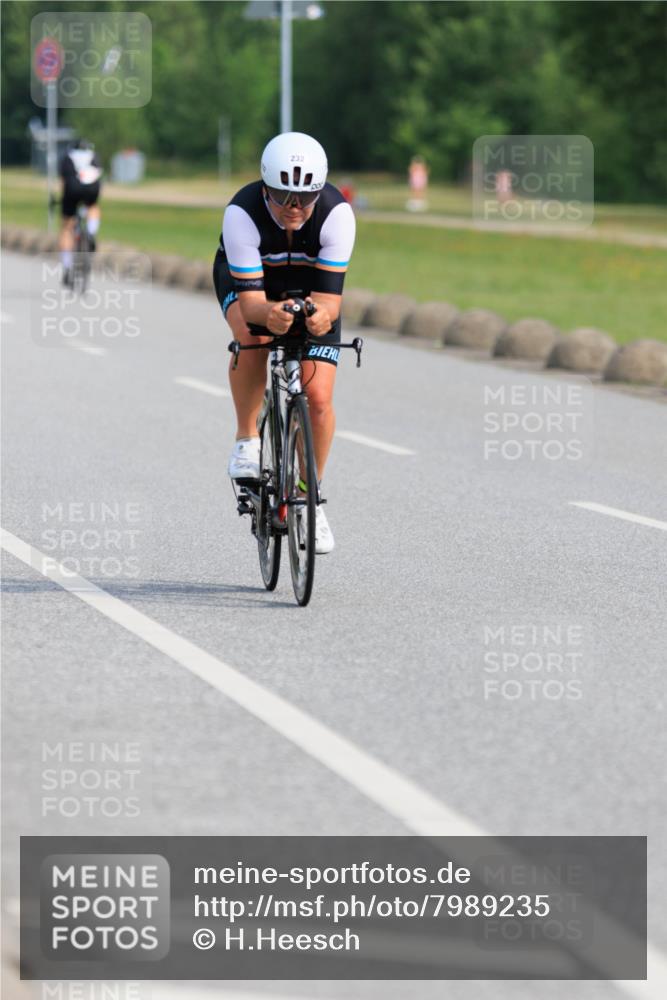 15.06.2025 - 27. Vierlanden-Triathlon H.Heesch http://msf.ph/oto/7989235 15.06.2025 09:32:54 Radfahren 48, 72, 81, 125, 180, 232 meine-sportfotos.de