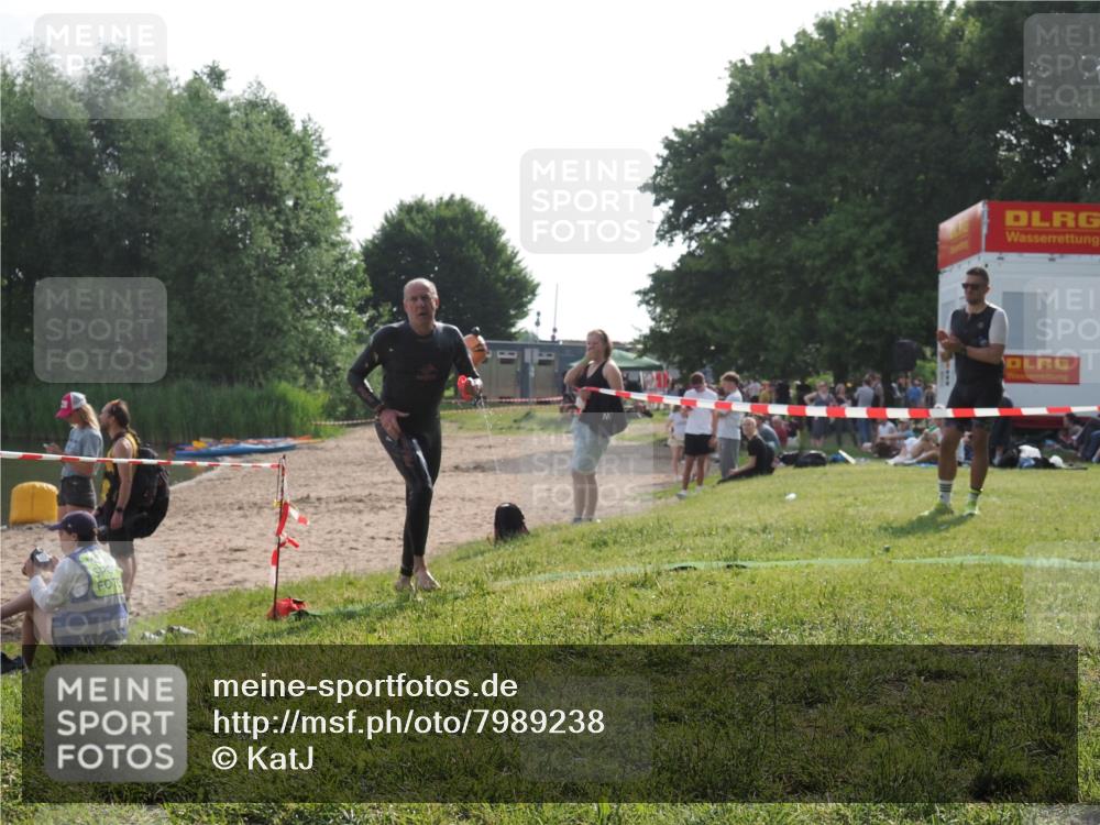 15.06.2025 - 27. Vierlanden-Triathlon KatJ http://msf.ph/oto/7989238 15.06.2025 09:07:11 Schwimmen 231, 251 meine-sportfotos.de