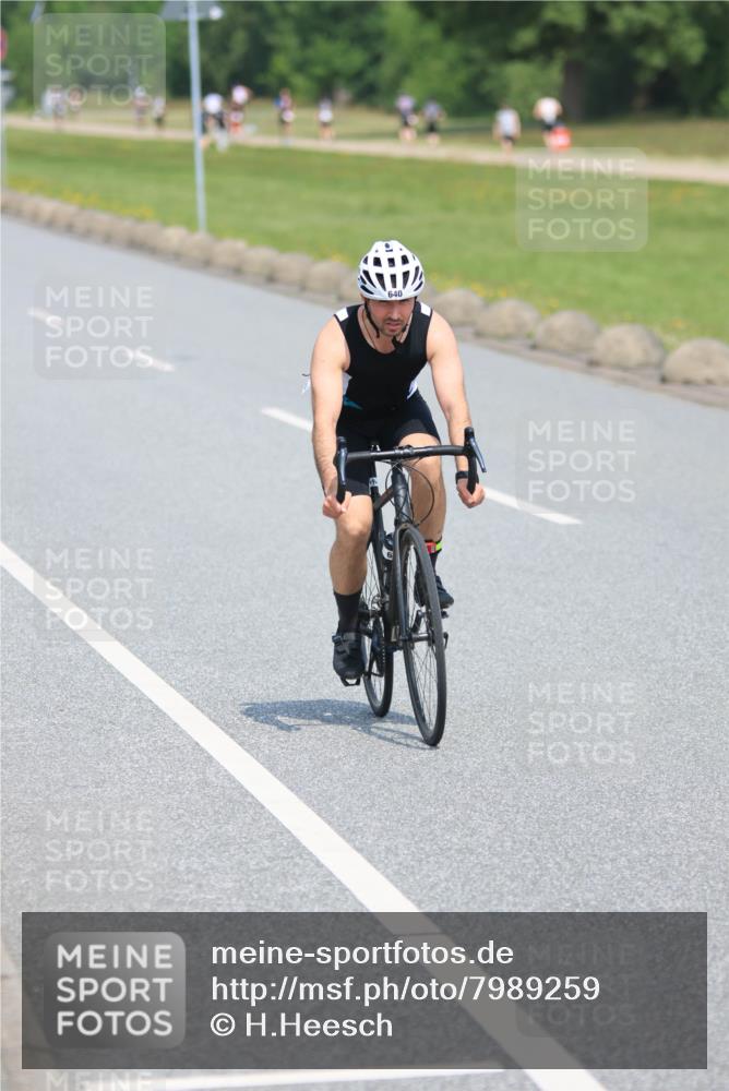 21.06.2025 - 27. Vierlanden-Triathlon H.Heesch http://msf.ph/oto/7989259 15.06.2025 11:46:28 Radfahren 640, 694, 805 meine-sportfotos.de
