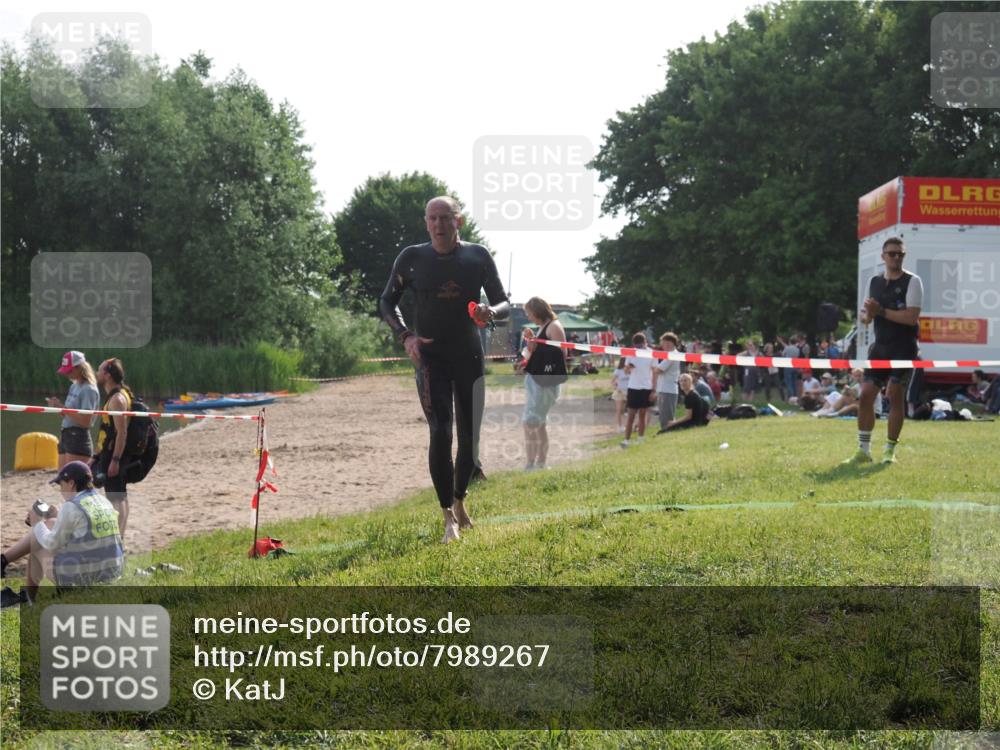 15.06.2025 - 27. Vierlanden-Triathlon KatJ http://msf.ph/oto/7989267 15.06.2025 09:07:12 Schwimmen 231, 251 meine-sportfotos.de