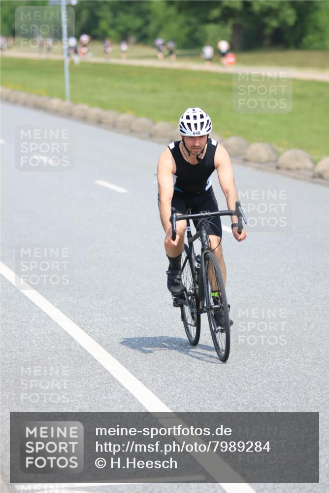 21.06.2025 - 27. Vierlanden-Triathlon H.Heesch http://msf.ph/oto/7989284 15.06.2025 11:46:28 Radfahren 640, 694, 805 meine-sportfotos.de
