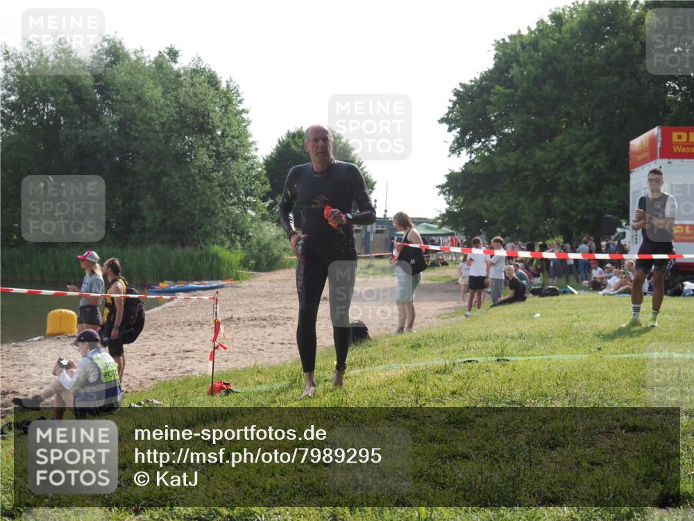 15.06.2025 - 27. Vierlanden-Triathlon KatJ http://msf.ph/oto/7989295 15.06.2025 09:07:13 Schwimmen 231 meine-sportfotos.de