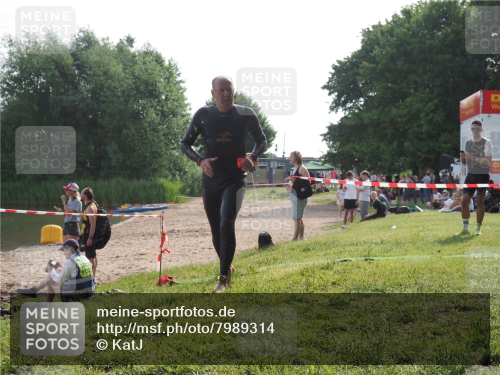 15.06.2025 - 27. Vierlanden-Triathlon KatJ http://msf.ph/oto/7989314 15.06.2025 09:07:13 Schwimmen 231 meine-sportfotos.de